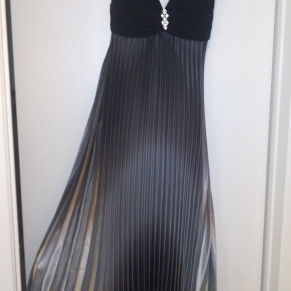 Laura Evening Gown, size 4 Women's - Picture 4 of 4